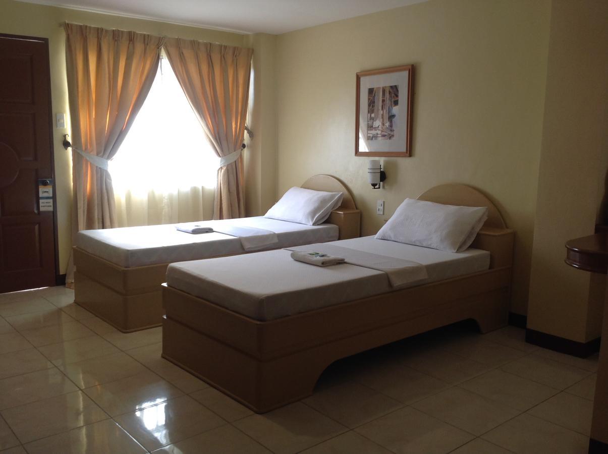 Danel Pensionne House Таклобан Екстериор снимка